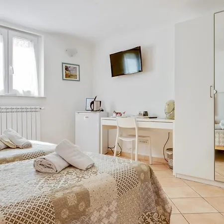 Guesthost - Migliarina Bedrooms Appartement La Spezia