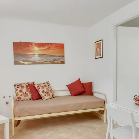 Guesthost - Migliarina Bedrooms *