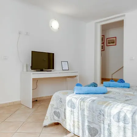 Guesthost - Migliarina Bedrooms Appartement La Spezia