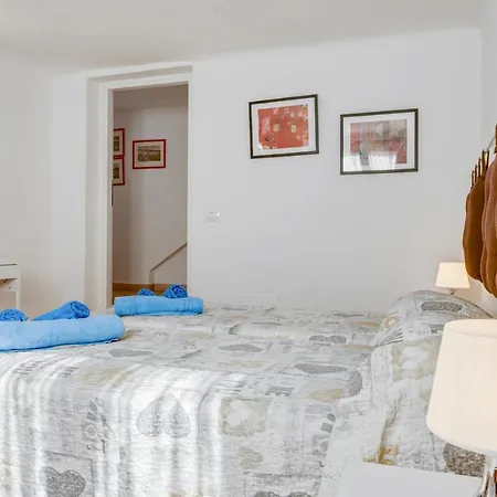 Guesthost - Migliarina Bedrooms * La Spezia