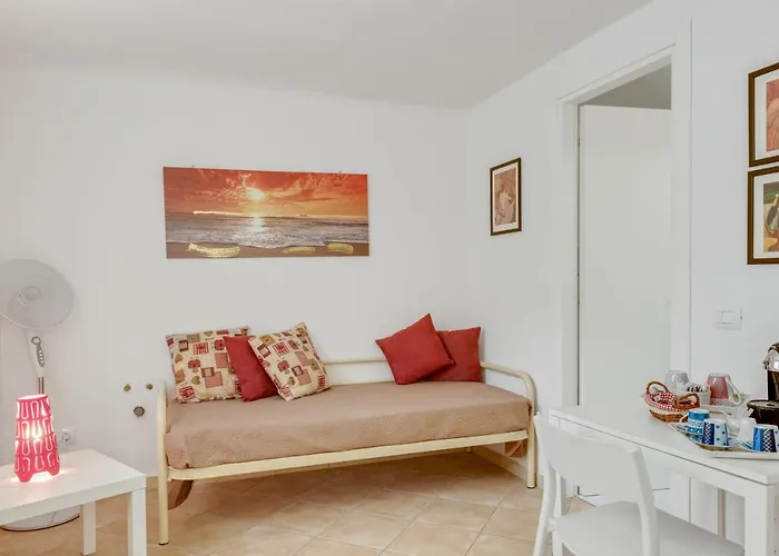 Guesthost - Migliarina Bedrooms *