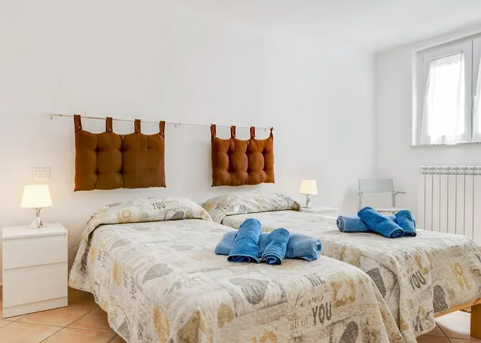 Apartment Guesthost - Migliarina Bedrooms