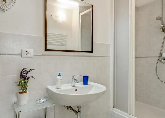 Apartment Guesthost - Migliarina Bedrooms