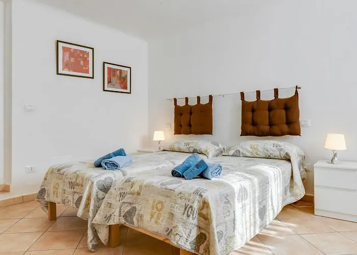 Guesthost - Migliarina Bedrooms *